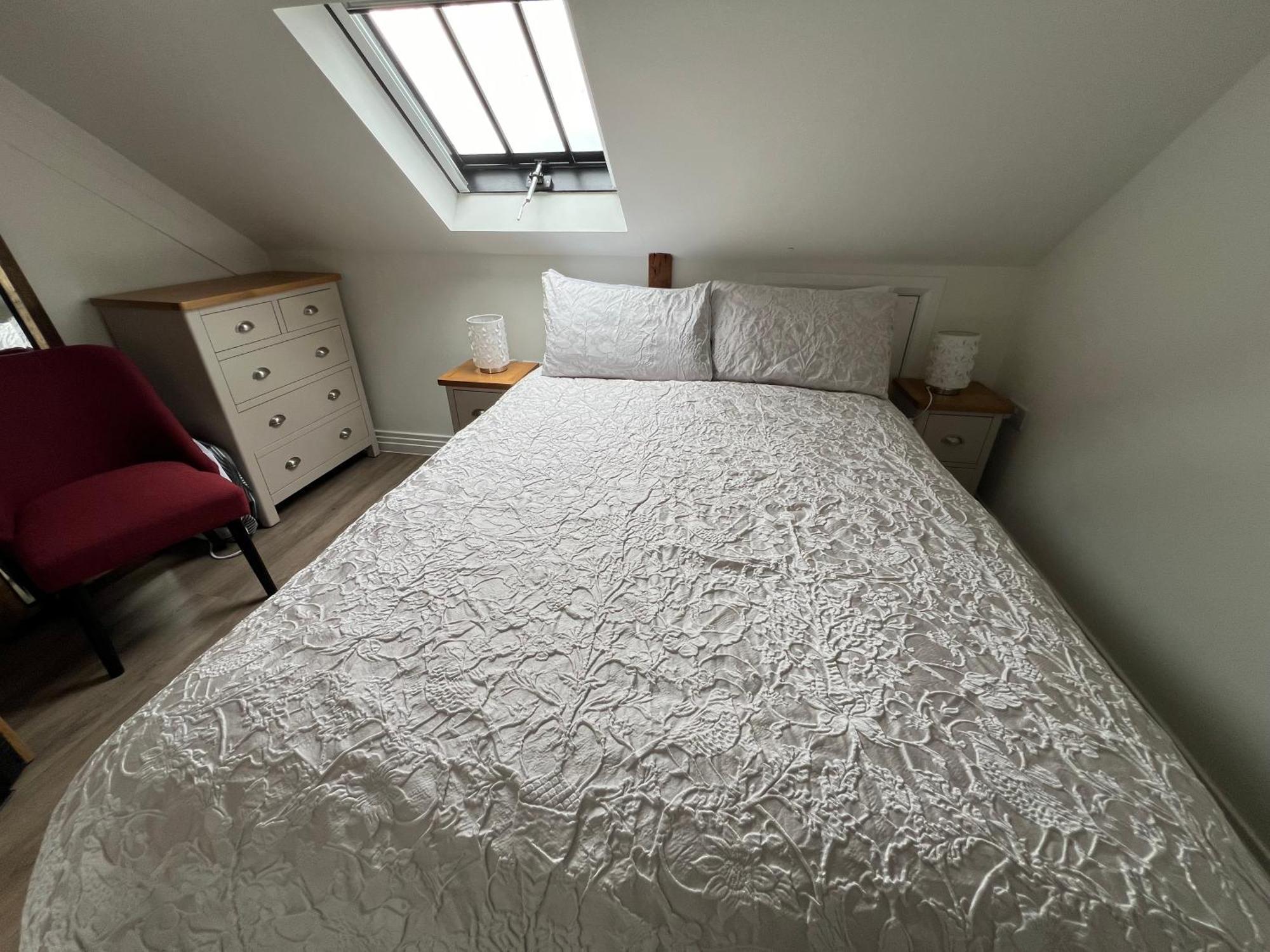 Glastonbury Secret Retreat - 1 Bd Split-Level Apt, Sleeps 3 外观 照片
