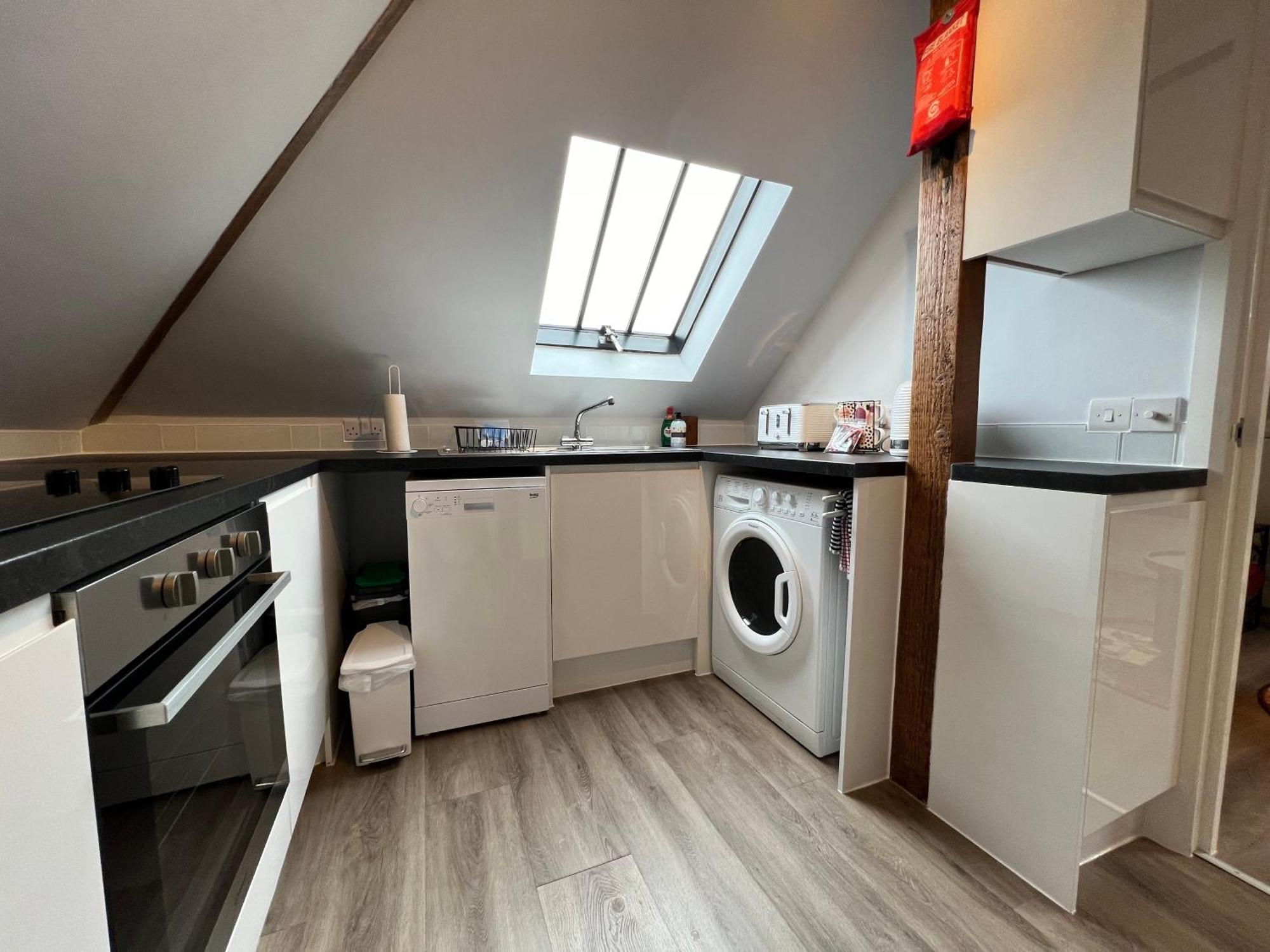Glastonbury Secret Retreat - 1 Bd Split-Level Apt, Sleeps 3 外观 照片