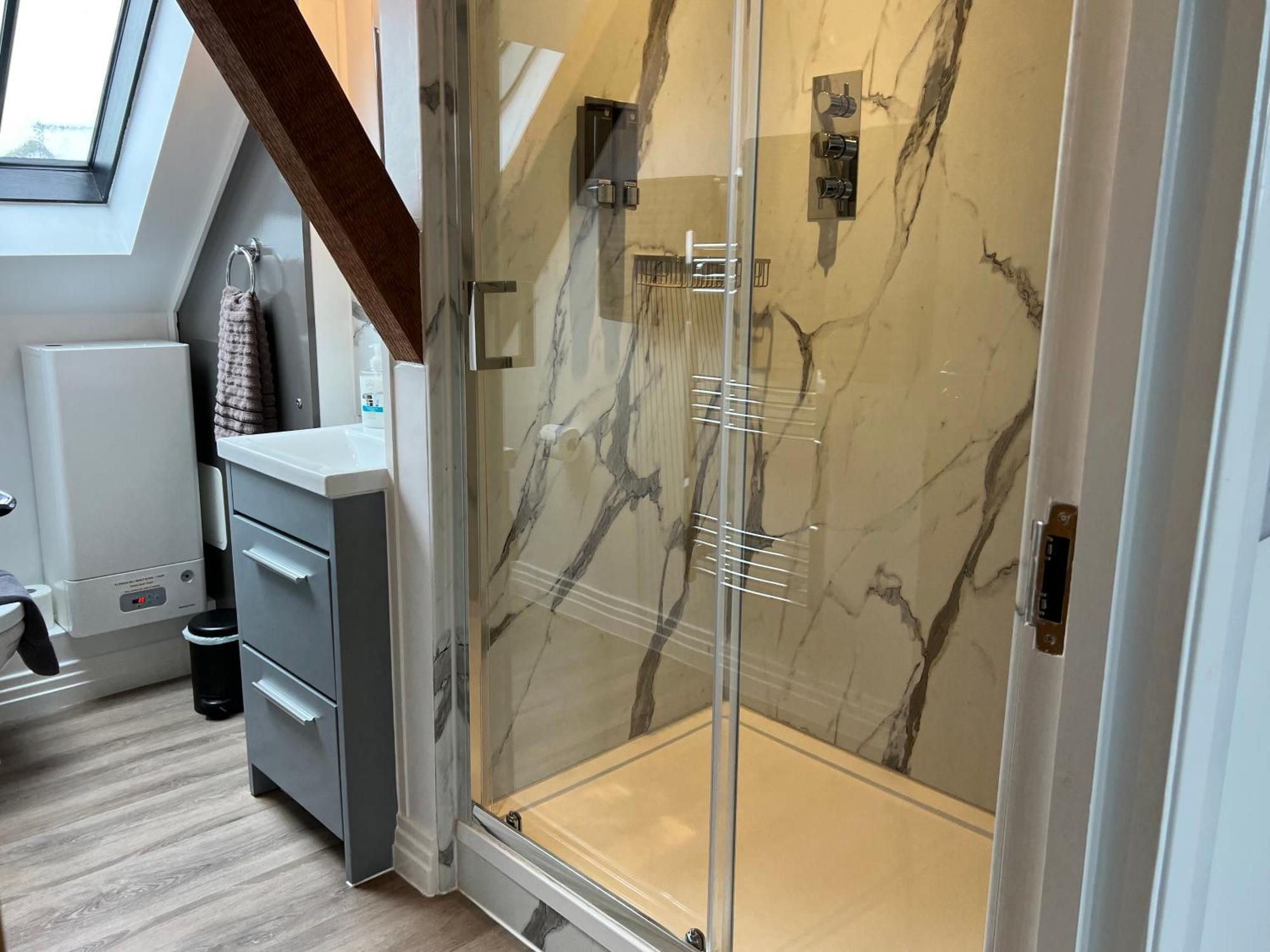 Glastonbury Secret Retreat - 1 Bd Split-Level Apt, Sleeps 3 外观 照片