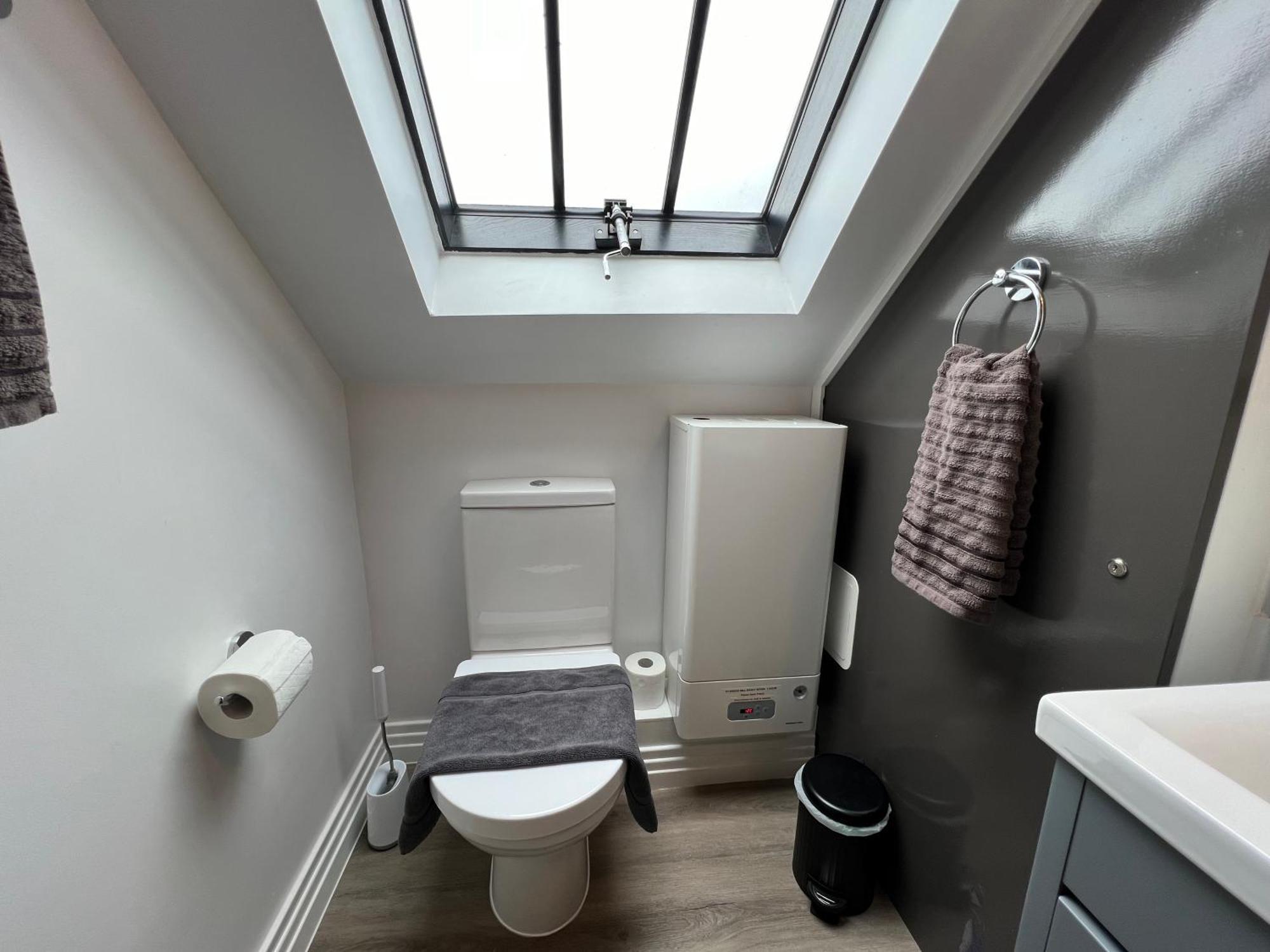 Glastonbury Secret Retreat - 1 Bd Split-Level Apt, Sleeps 3 外观 照片