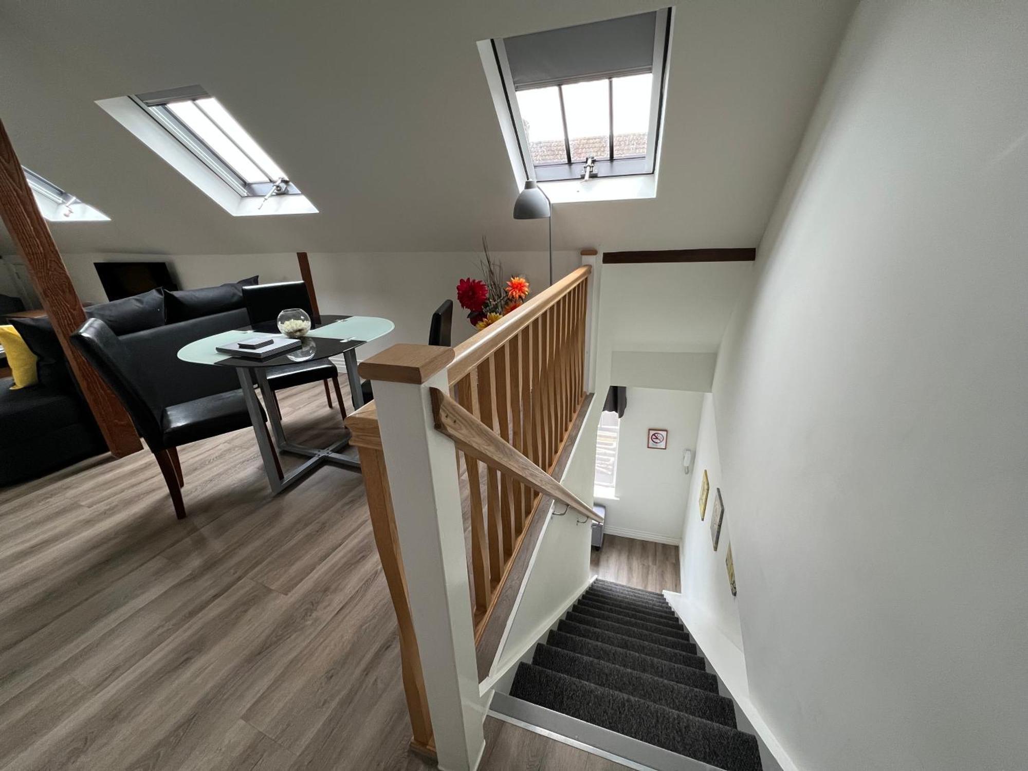 Glastonbury Secret Retreat - 1 Bd Split-Level Apt, Sleeps 3 外观 照片