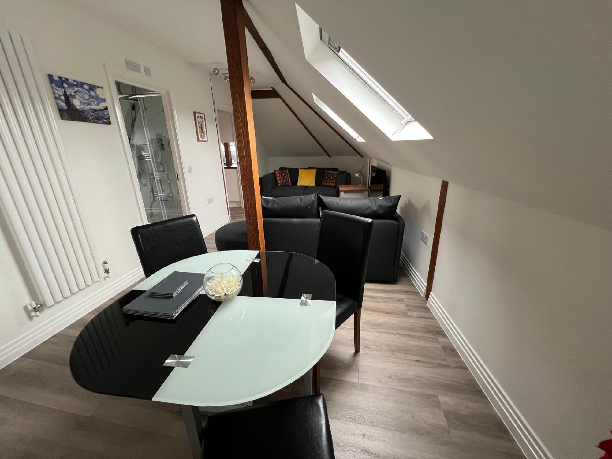 Glastonbury Secret Retreat - 1 Bd Split-Level Apt, Sleeps 3 外观 照片