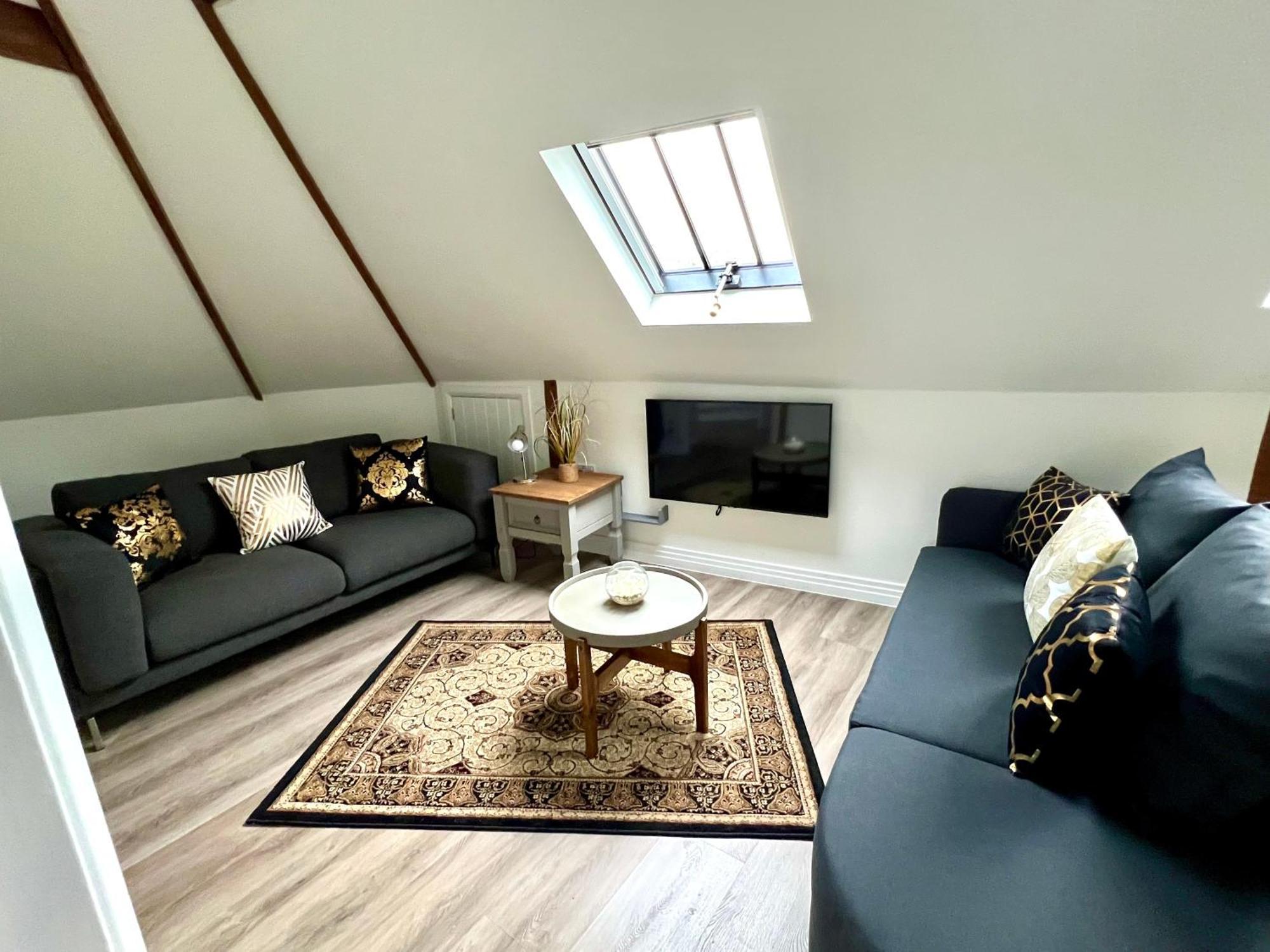 Glastonbury Secret Retreat - 1 Bd Split-Level Apt, Sleeps 3 外观 照片