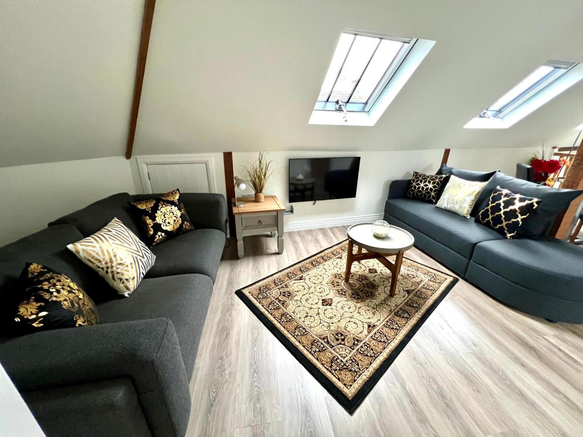 Glastonbury Secret Retreat - 1 Bd Split-Level Apt, Sleeps 3 外观 照片