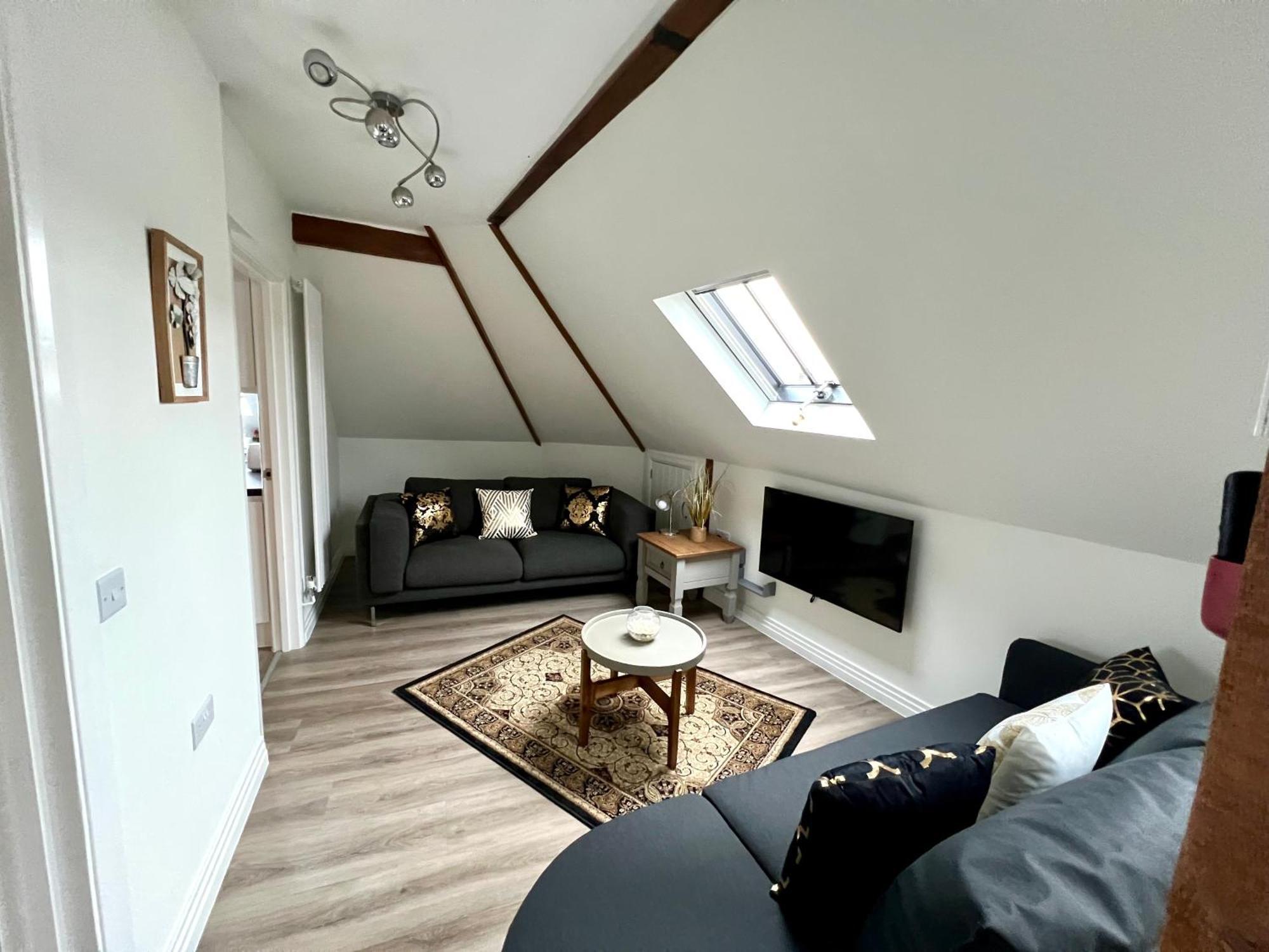 Glastonbury Secret Retreat - 1 Bd Split-Level Apt, Sleeps 3 外观 照片